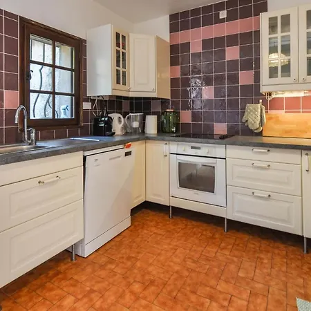 Vakantiehuis Lovely Home In Sainte Maxime With Wifi *